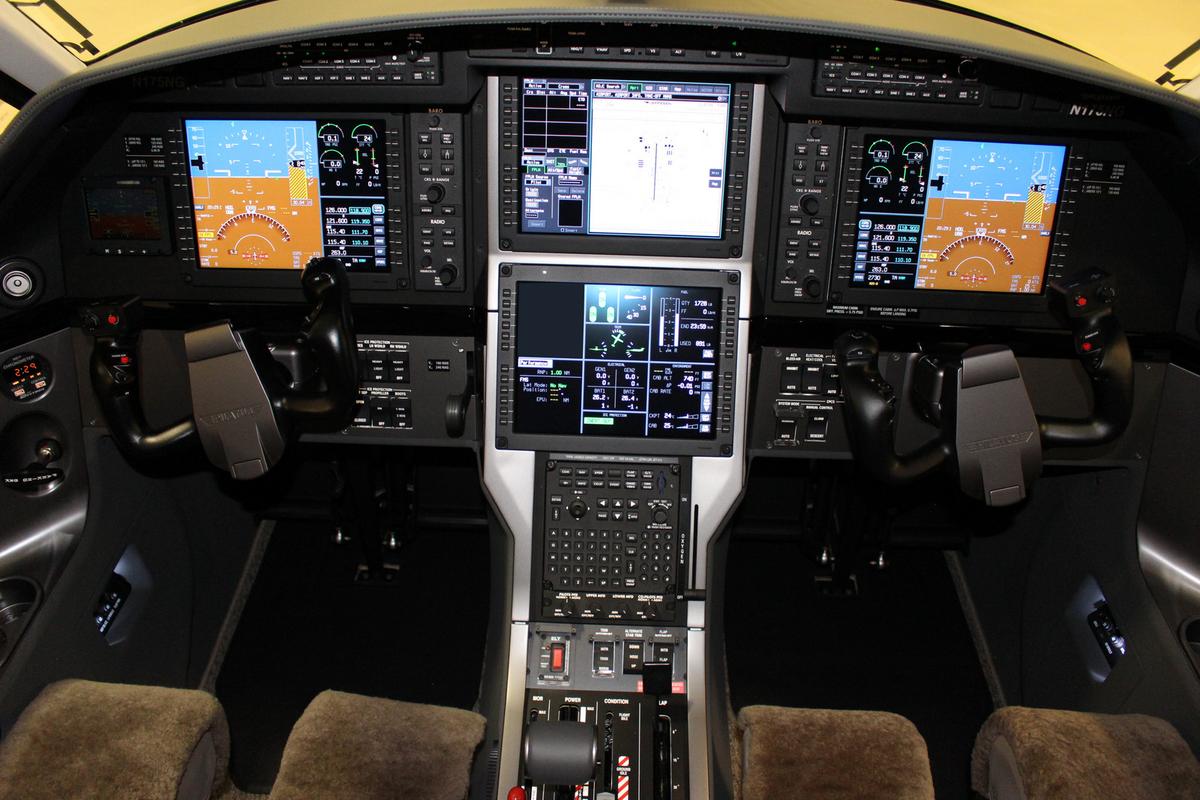 Honeywell Primus Apex glass cockpit